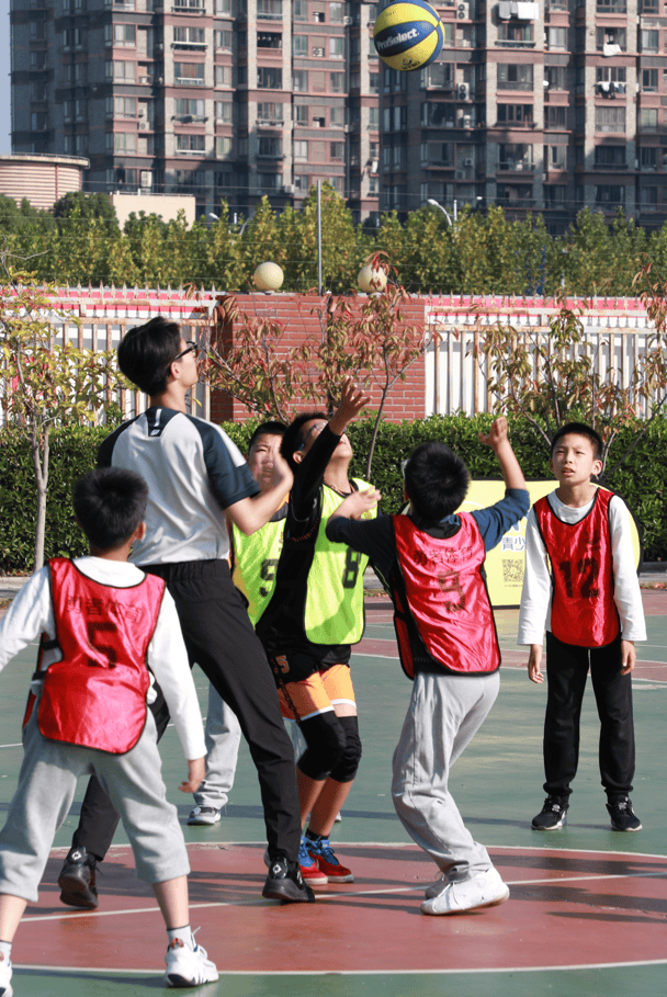 爱游戏入口-拜仁观众热烈欢呼！，阿扎伦卡迎来十赛季出色发挥赛场气氛高涨(王楚钦比孙颖莎大几岁)